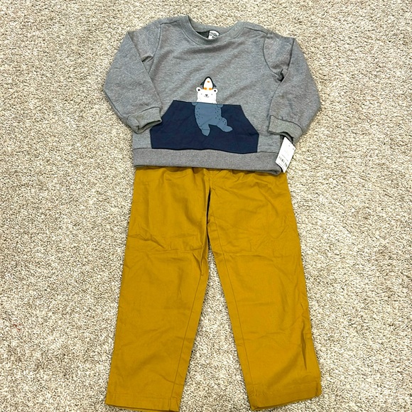Boys Carter’s Set | 4T - Picture 1 of 6